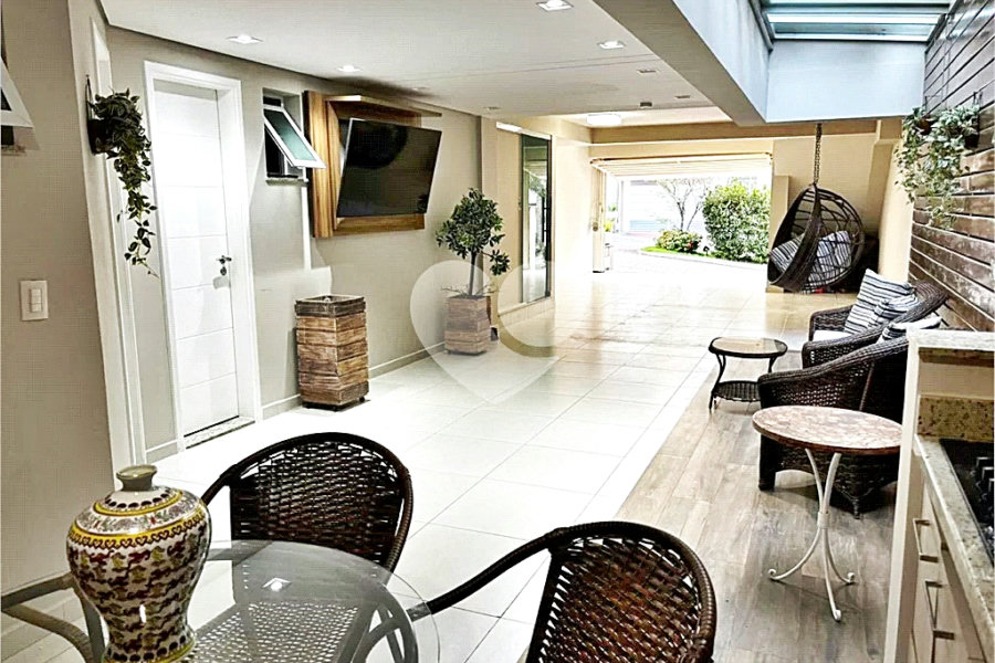 Casa à venda com 5 quartos, sendo 2 suítes, no condomínio Florada da Serra, São Paulo - SP