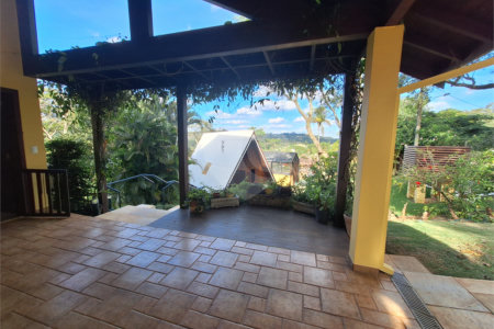 Casa à venda com 3 suítes no condomínio Chácaras do Lago, Vinhedo - SP