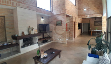 Casa à venda com 3 suítes no condomínio Cantareira, Mairiporã - SP
