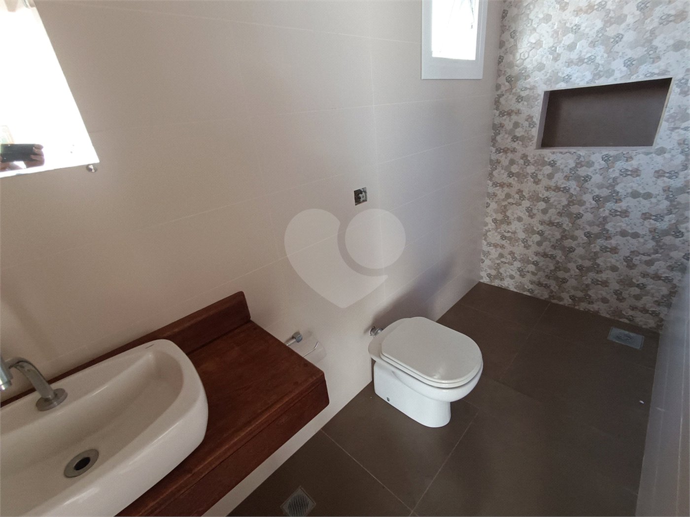 Casa à venda com 4 quartos, sendo 2 suítes, no condomínio Terras de Santa Adélia, Vargem Grande Paulista - SP