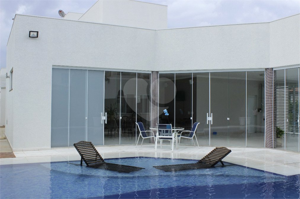 Casa à venda com 4 suítes no condomínio Dos Lagos, Itupeva - SP