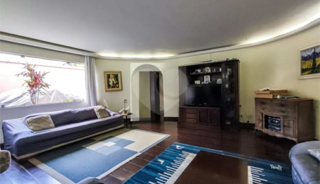 Sobrado à venda com 4 quartos, sendo 2 suítes,  em Jardim Morumbi, São Paulo, SP