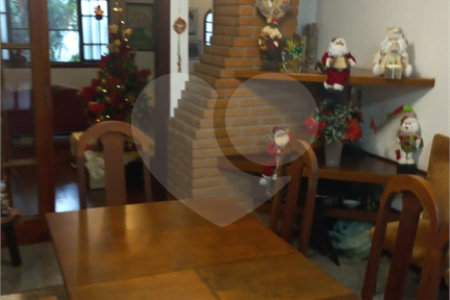 Casa à venda ou para alugar com 5 quartos, sendo 1 suíte,  em Vila Oliveira, Mogi das Cruzes, SP