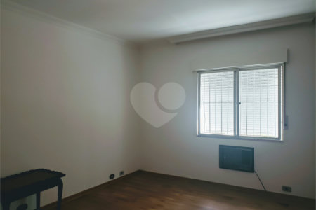 Sobrado à venda com 4 quartos, sendo 2 suítes, em Brooklin Velho, São Paulo, SP