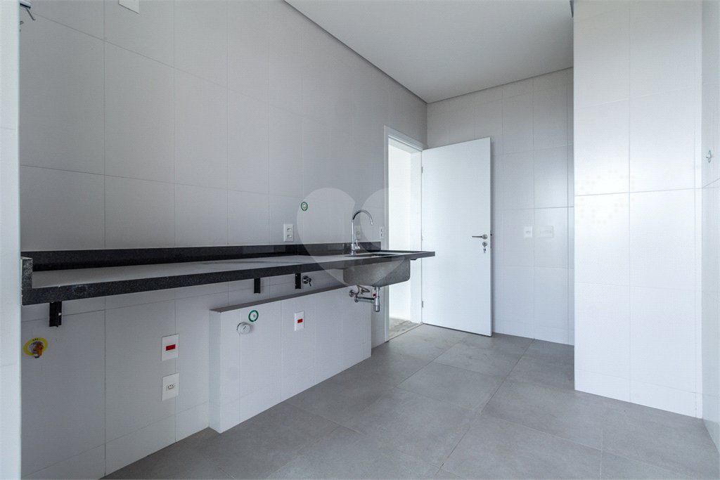 Apartamento à venda ou para alugar com 4 quartos, sendo 3 suítes, em Jardim Morumbi, São Paulo, SP
