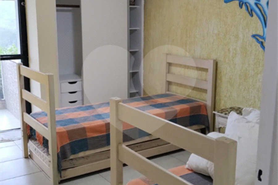 Duplex à venda com 3 quartos, sendo 1 suíte, em Enseada, Guarujá, SP