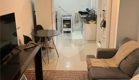 Casa à venda com 2 suítes no condomínio Jd. Avelino II, São Paulo - SP
