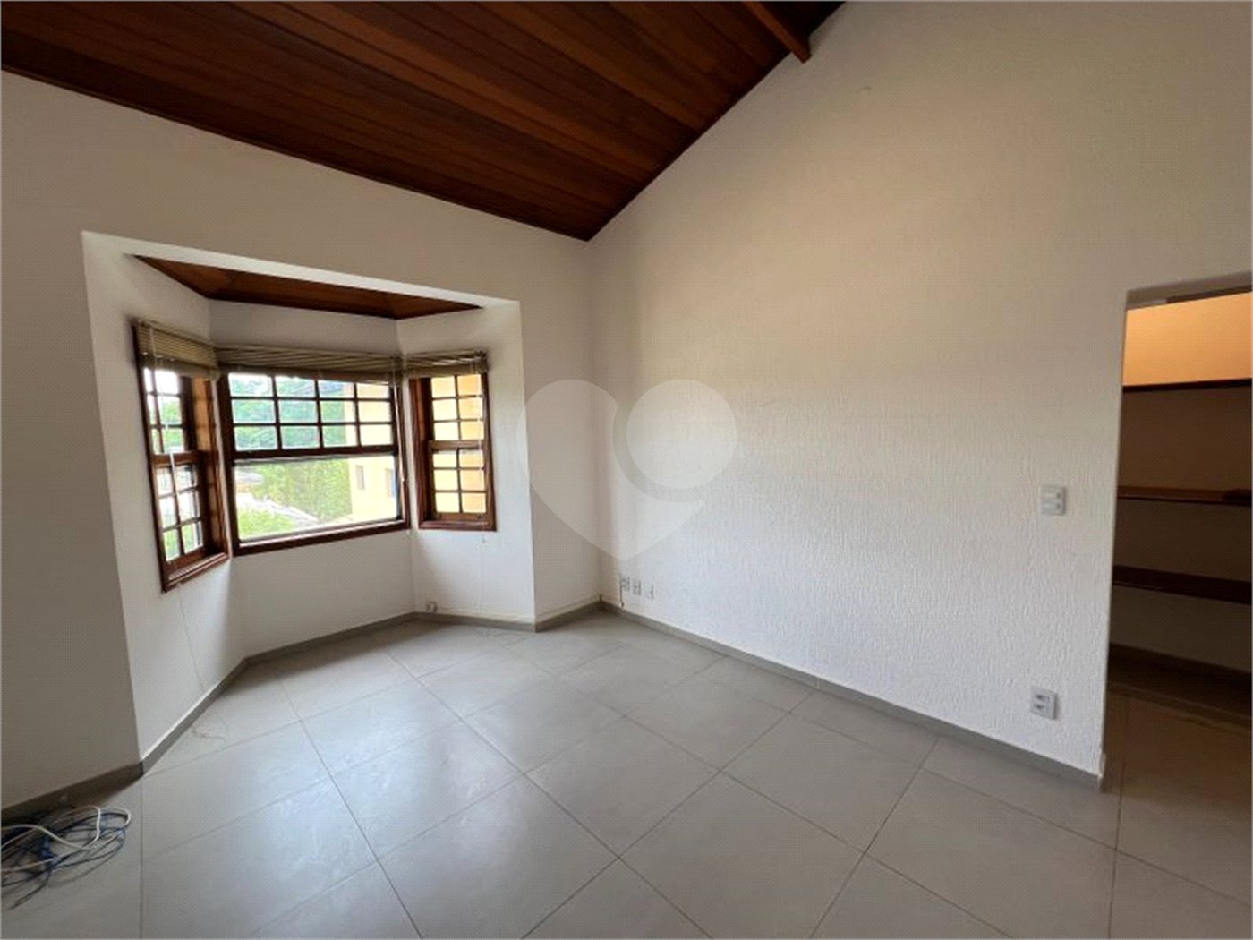Casa à venda ou para alugar com 4 quartos, sendo 3 suítes, no condomínio Estância Marambaia, Vinhedo - SP