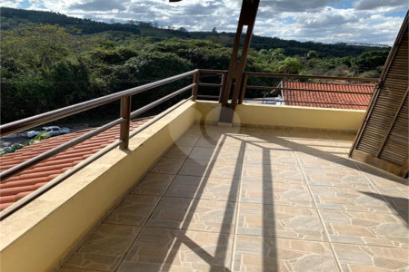 Sobrado à venda com 4 quartos, sendo 3 suítes,  no Centro, Jarinu, SP