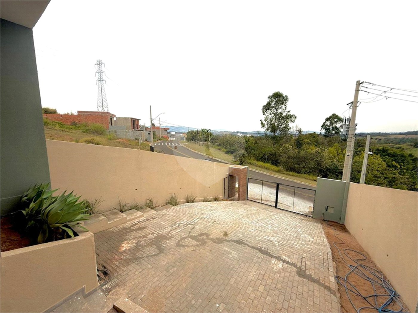 Casa à venda com 3 quartos, sendo 1 suíte,  em Loteamento Vale das Flores, Atibaia, SP