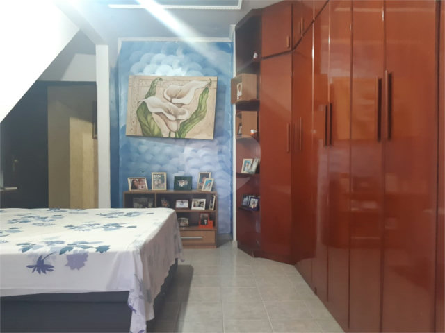 Sobrado à venda com 5 quartos, sendo 3 suítes,  em Horto, São Paulo, SP