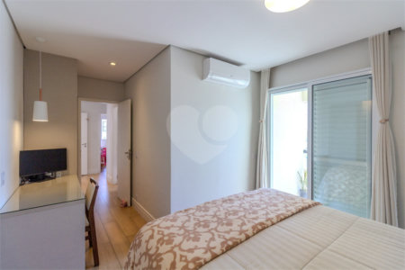 Apartamento à venda com 3 suítes em Vila Ipojuca, São Paulo, SP