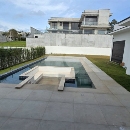 Casa à venda ou para alugar com 5 quartos, sendo 4 suítes,  no condomínio Equilibrium, Atibaia - SP