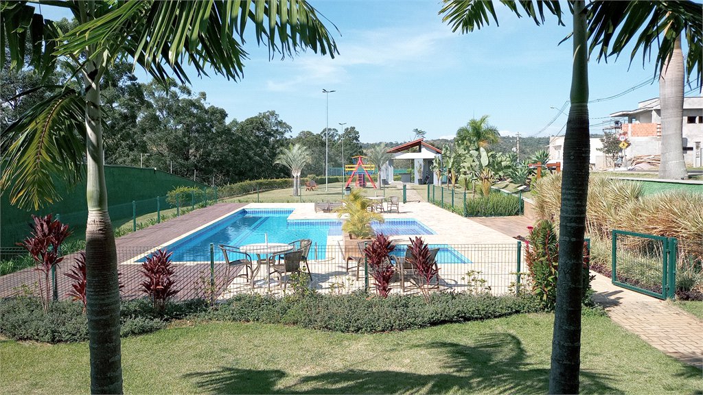 Casa à venda com 3 suítes no condomínio Vita Verdi, Valinhos - SP
