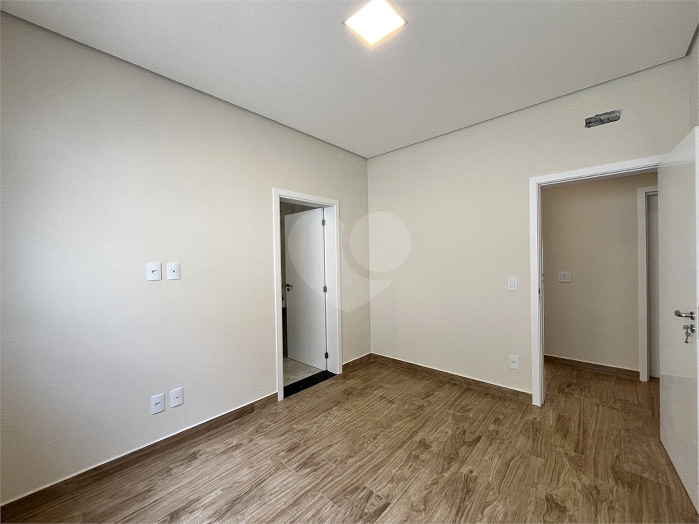 Casa à venda com 4 suítes no condomínio Mont Blanc, Sorocaba - SP