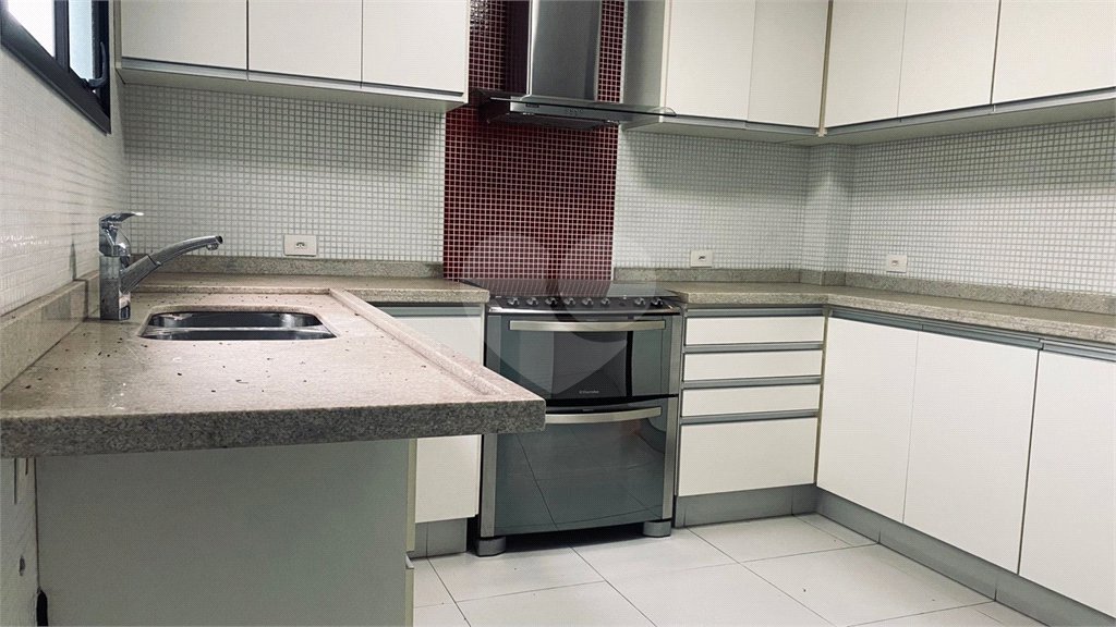 Casa à venda com 3 suítes no condomínio Vilas 2, São Paulo - SP