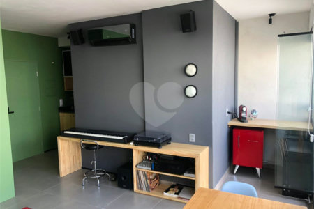 Vendo apartamento todo reformado em prédio novo por arquiteta internacional, porteira fechada e rend