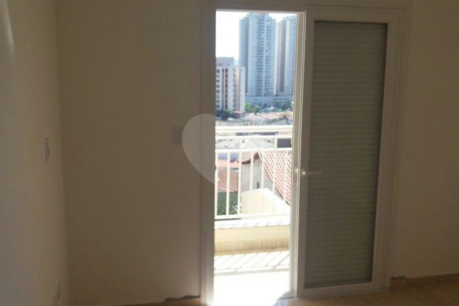 Sobrado à venda com 3 suítes em Vila Romero, São Paulo, SP
