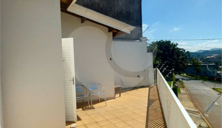 Sobrado à venda com 4 quartos, sendo 2 suítes,  em Jardim Paulista, Atibaia, SP