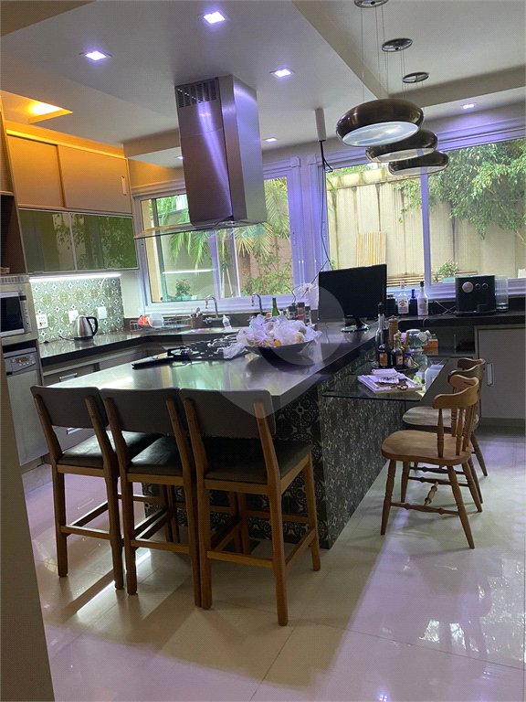 Casa à venda com 4 suítes no condomínio Granja Morumbi, São Paulo - SP