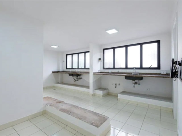 Apartamento à venda com 3 suítes em Real Parque, São Paulo, SP