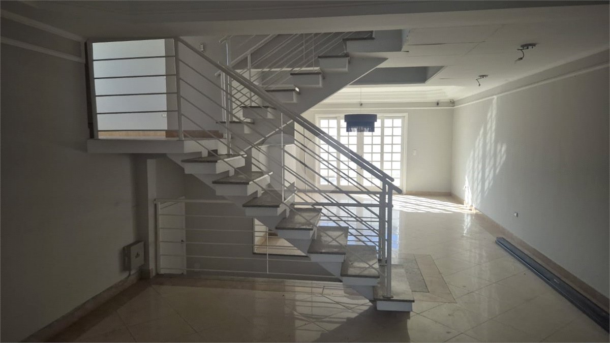Sobrado à venda com 4 quartos, sendo 2 suítes, em Jardim Virginia Bianca, São Paulo, SP