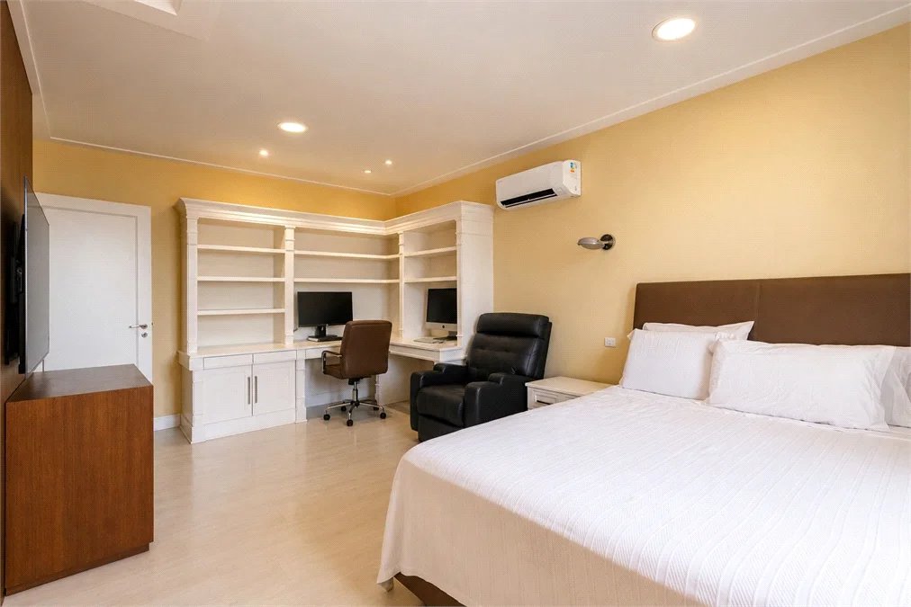 Casa à venda com 5 quartos, sendo 3 suítes, em Jardim Guedala, São Paulo, SP