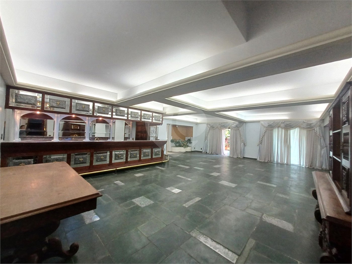Casa à venda com 6 suítes no condomínio Portal da Raposo, Sorocaba - SP