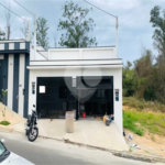 Casa térrea a venda no Jd Sabias! 2 dormitórios sendo 1 suíte com 1 vaga de garagem - Forro de drywall - Água fria e quente - Porcelanato 80x80 na casa toda - Esquadrias pretas - Marmoraria toda em pedra preto negresco - Portão automático -Jardim dos Sabiás tem rápido acesso para rodovia