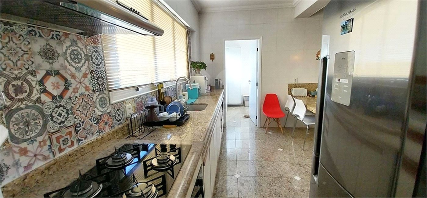 Cobertura à venda com 4 quartos, sendo 2 suítes,  em Vila Embaré, Valinhos, SP