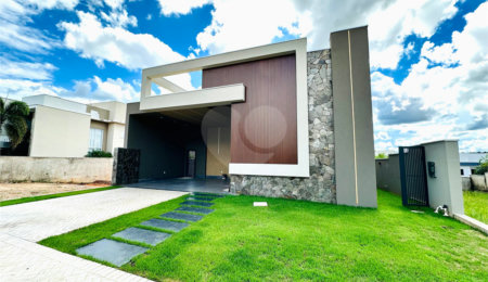 Casa à venda com 3 suítes no condomínio Villa Jardim, Cuiabá - MT
