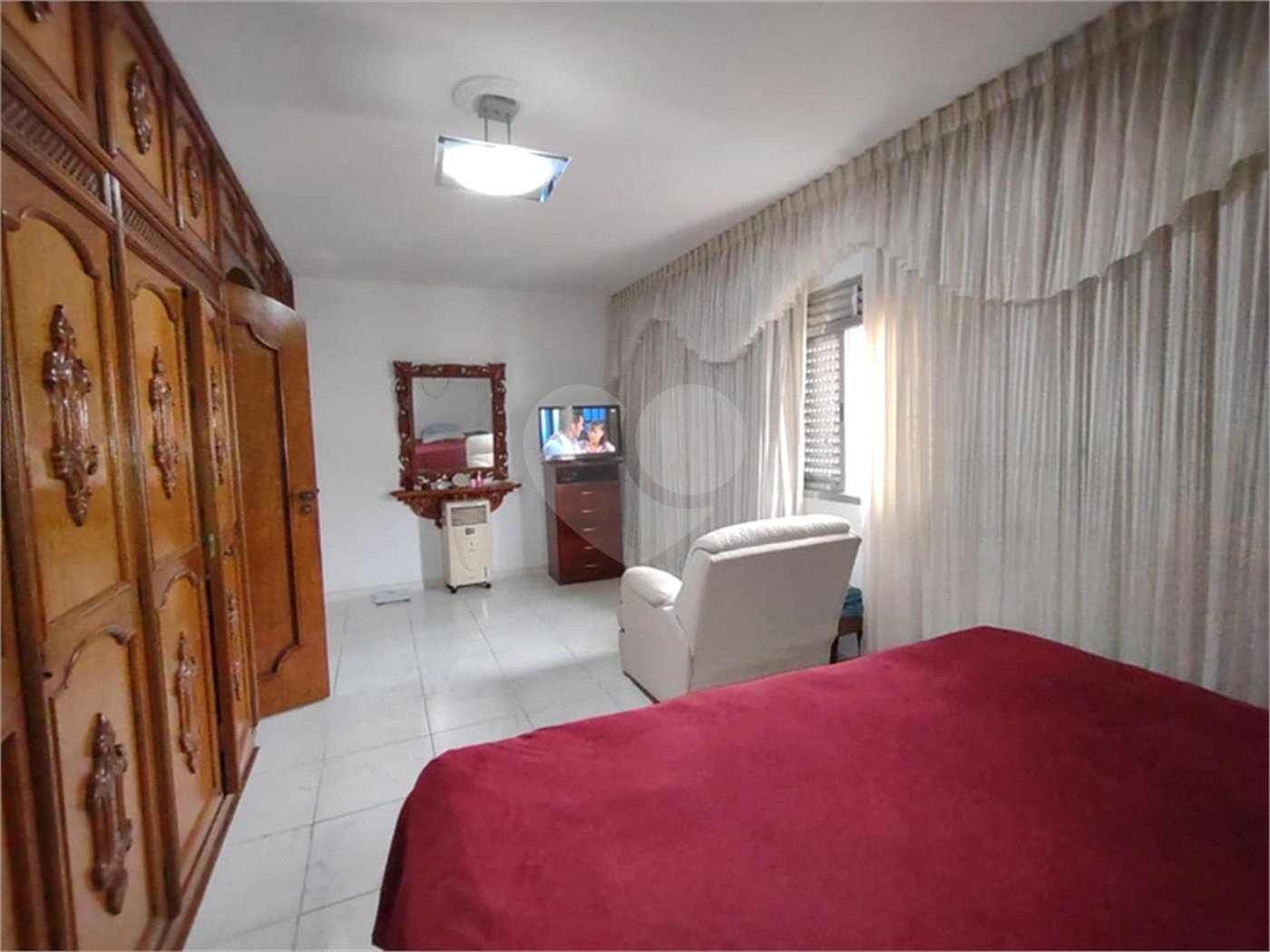 Casa à venda com 3 quartos, sendo 1 suíte, no condomínio Vila Paiva, São Paulo - SP