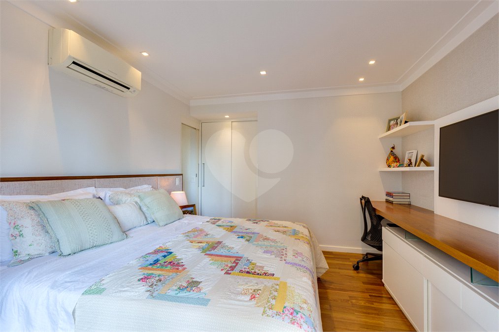 Apartamento à venda com 4 quartos, sendo 2 suítes, em Campo Belo, São Paulo, SP