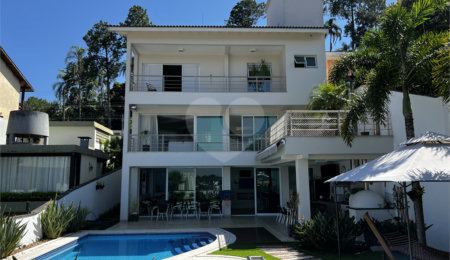 Sobrado à venda com 4 suítes em Tremembé, São Paulo, SP