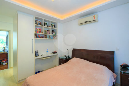 Casa à venda com 4 suítes no condomínio Vila Alba, São Paulo - SP