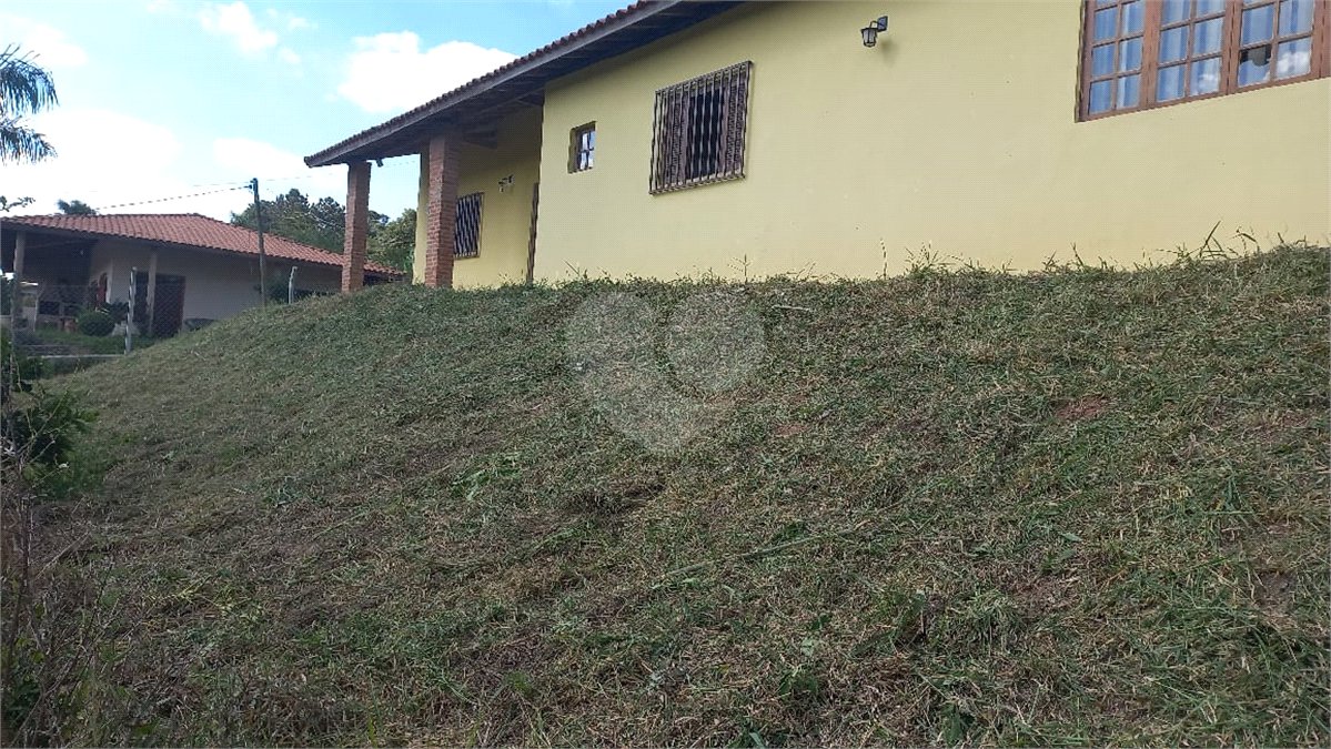 Chácara à venda com 4 quartos, sendo 1 suíte,  em Loteamento Quinta da Mata, Ibiúna, SP