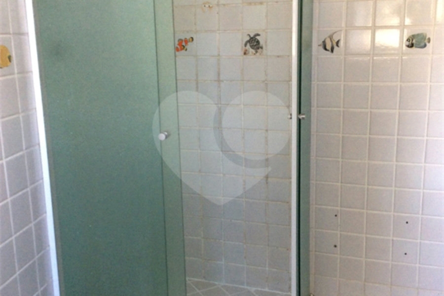 Casa à venda com 4 quartos, sendo 1 suíte, no condomínio Conselheiro Moreira de Barros, São Paulo - SP