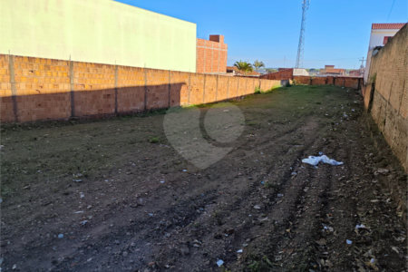 Oportunidade Comercial: Terreno de 525m² em Localização Estratégica no Parque Sissi!