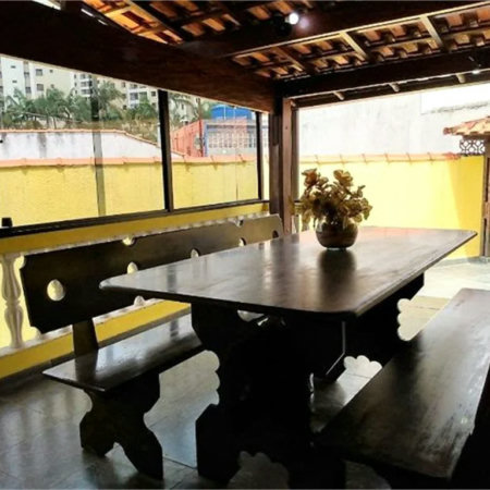 Casa térrea no centro comercial do Taboão da Serra,