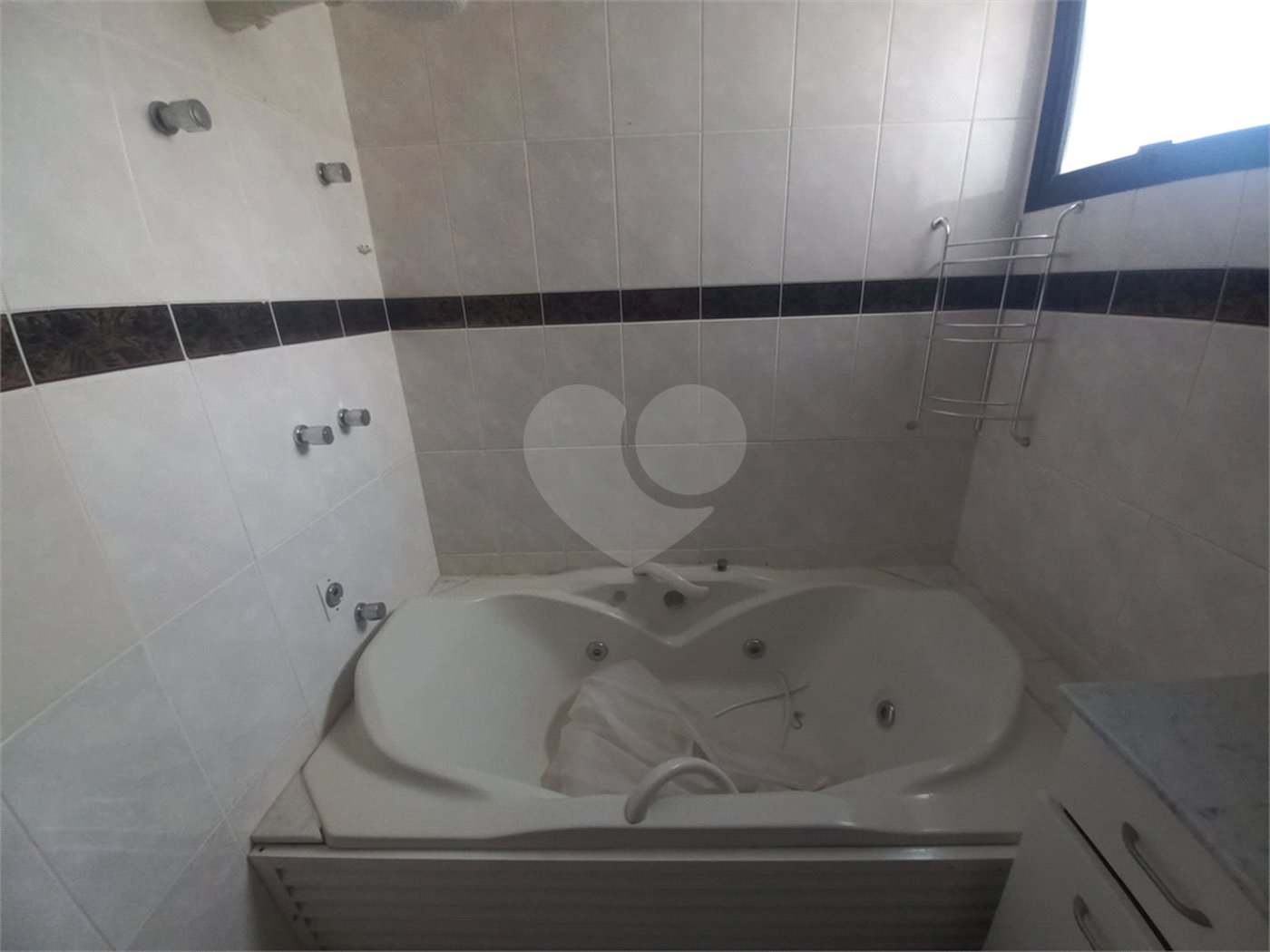 Apartamento para venda ou locação no Ed. Alexandre Previero