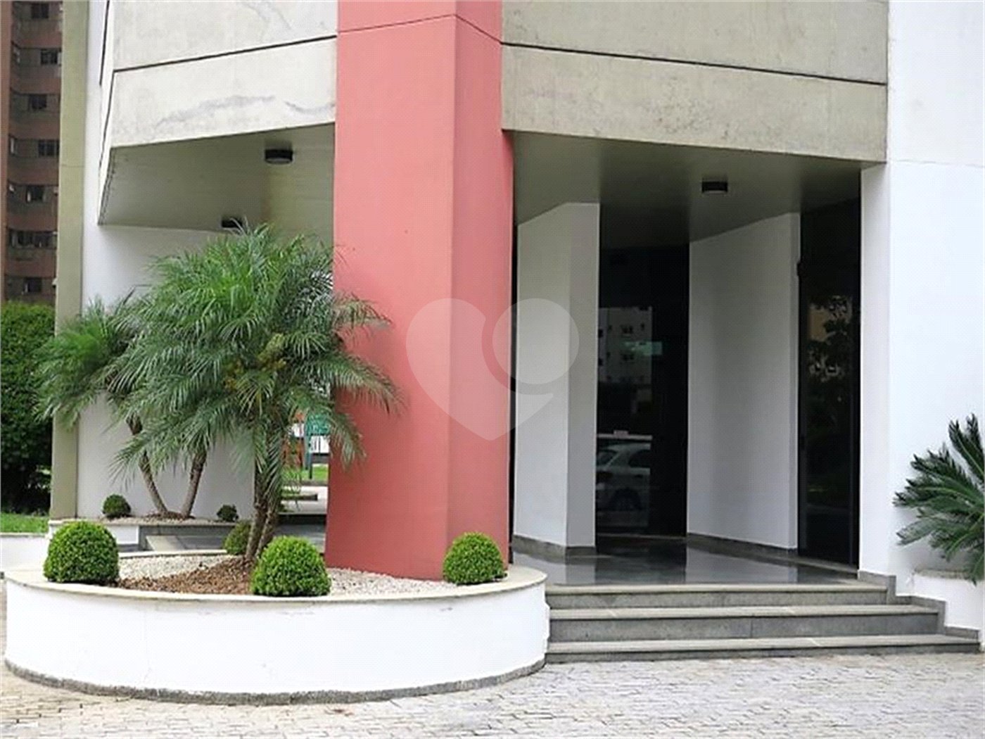 APARTAMENTO UM POR ANDAR!