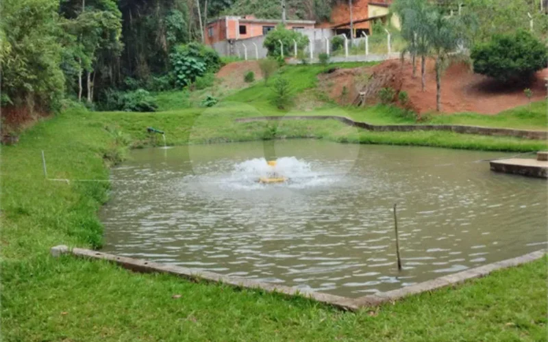Vende-se chácara com lago Nazare Paulista com 3.000 m²