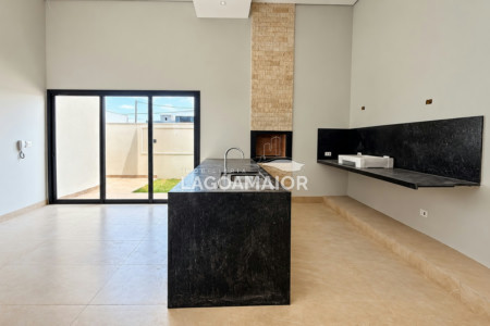Casa à venda com 3 quartos, sendo 1 suíte, no condomínio Terra Ville, Três Lagoas - MS