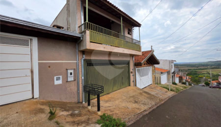 Casa à venda com 4 quartos, sendo 2 suítes,  em Jardim Medeiros, São Carlos, SP