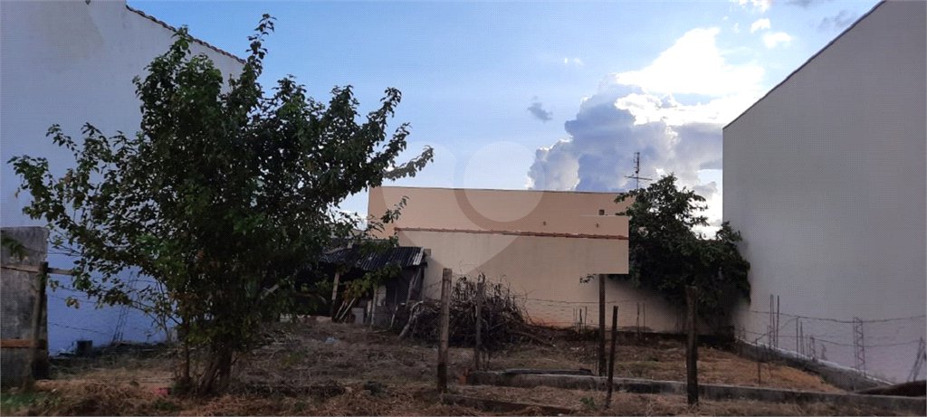 Terreno com 125 m² .