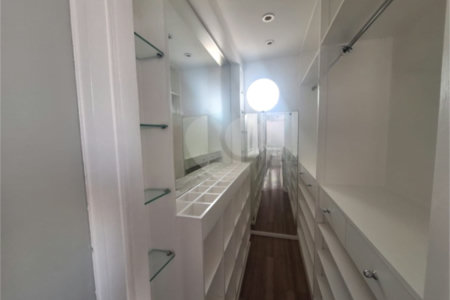 Apartamento para locação com 2 dormitórios, sendo 1 suíte com 02 vagas, totalmente climatizado nos 3 ambientes