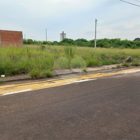 Terreno plano com 163,56 m² de área total