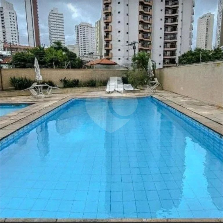 Apartamento na Vila Regente Feijó com 135m2, com 2 dorms, 1 suíte, 2 vagas. Estuda permuta.
