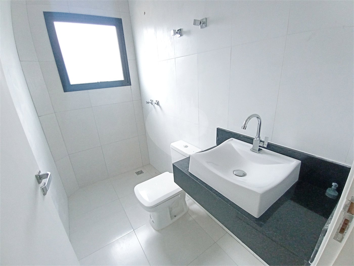 Casa à venda com 3 suítes no condomínio Reserva dos Jatobás, Louveira - SP