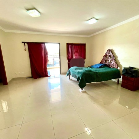Sobrado à venda com 4 quartos, sendo 1 suíte, em Jardim Santa Bárbara, Sorocaba, SP